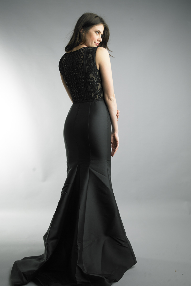 sleeveless evenig gown