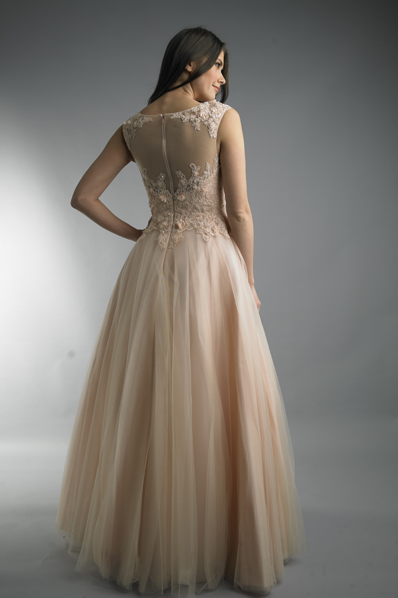 Sleeveless tulle evening gown
