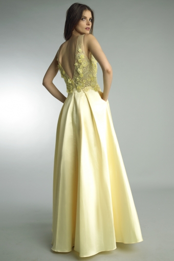 Sleeveless floral evening gown